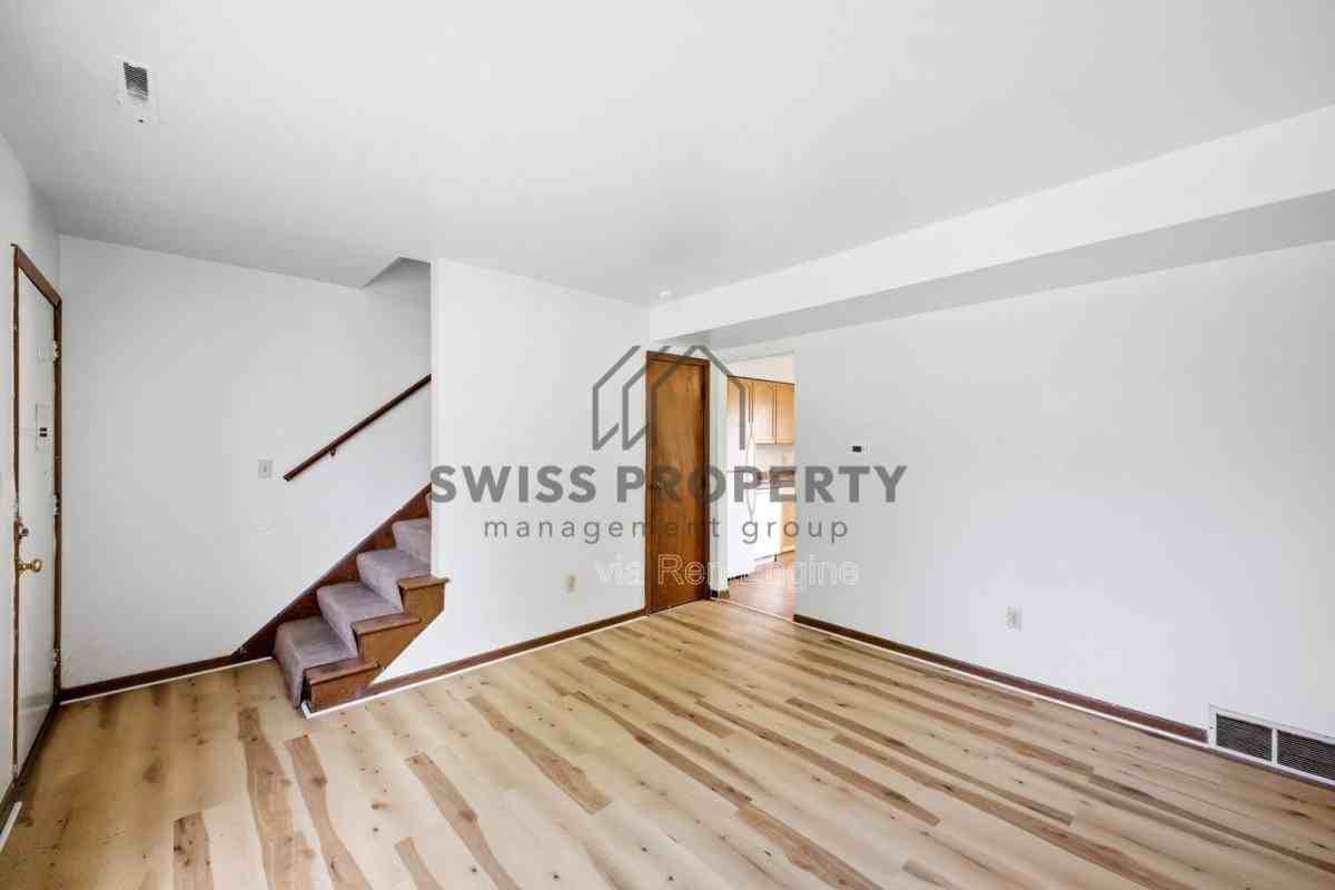 1579 Briarwood Ave - Photo 5 of 10