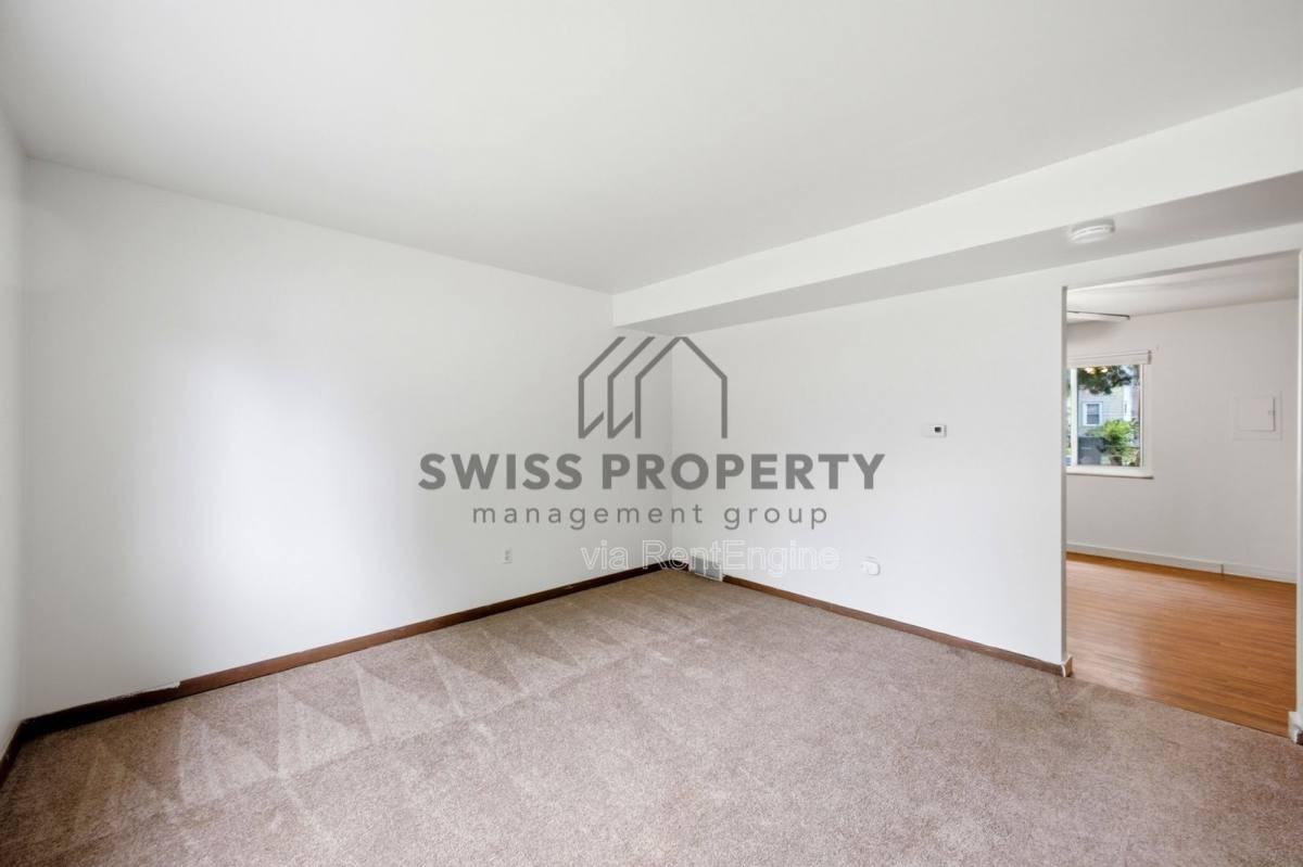 1577 Briarwood Ave - Photo 4 of 10
