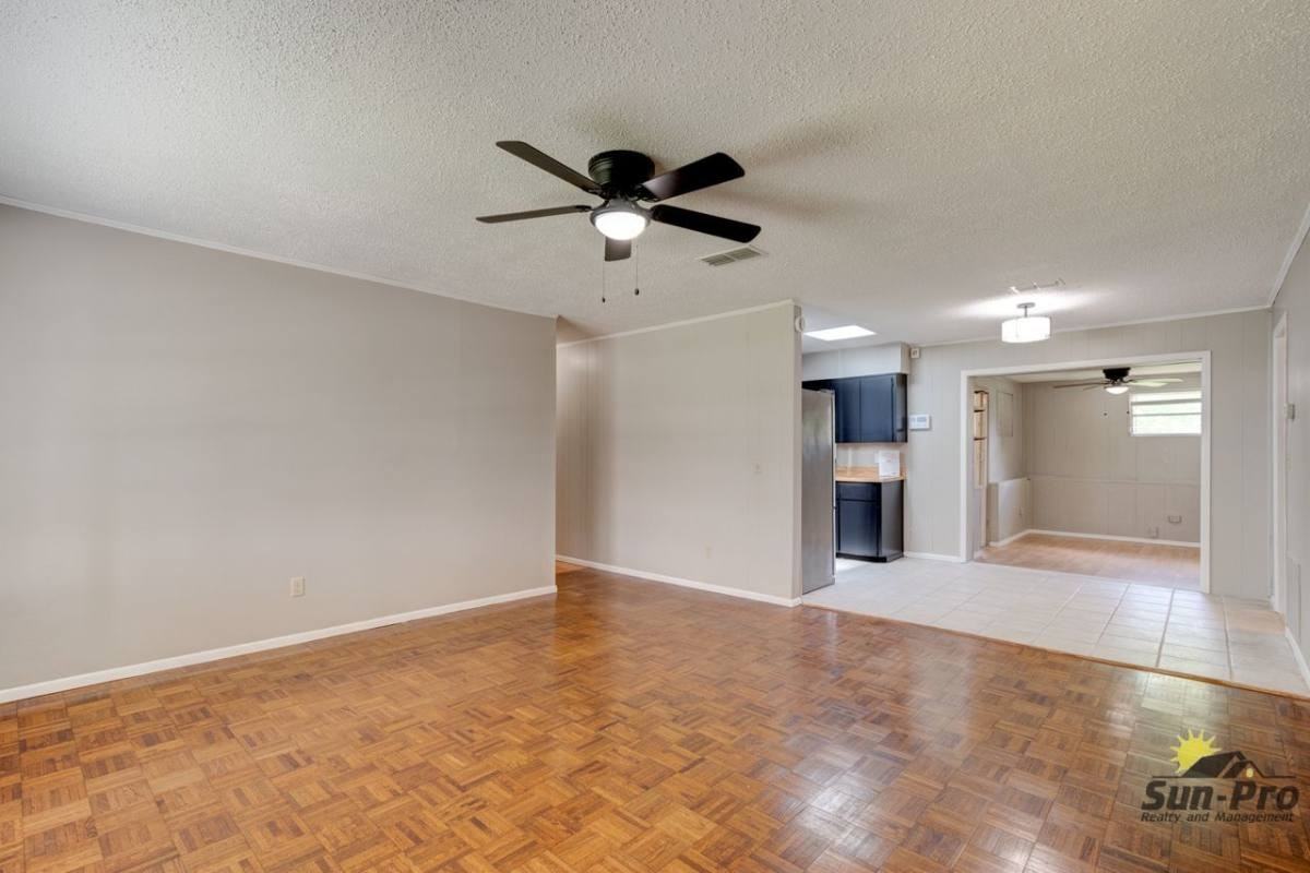 907 Hamilton St - Photo 2 of 10