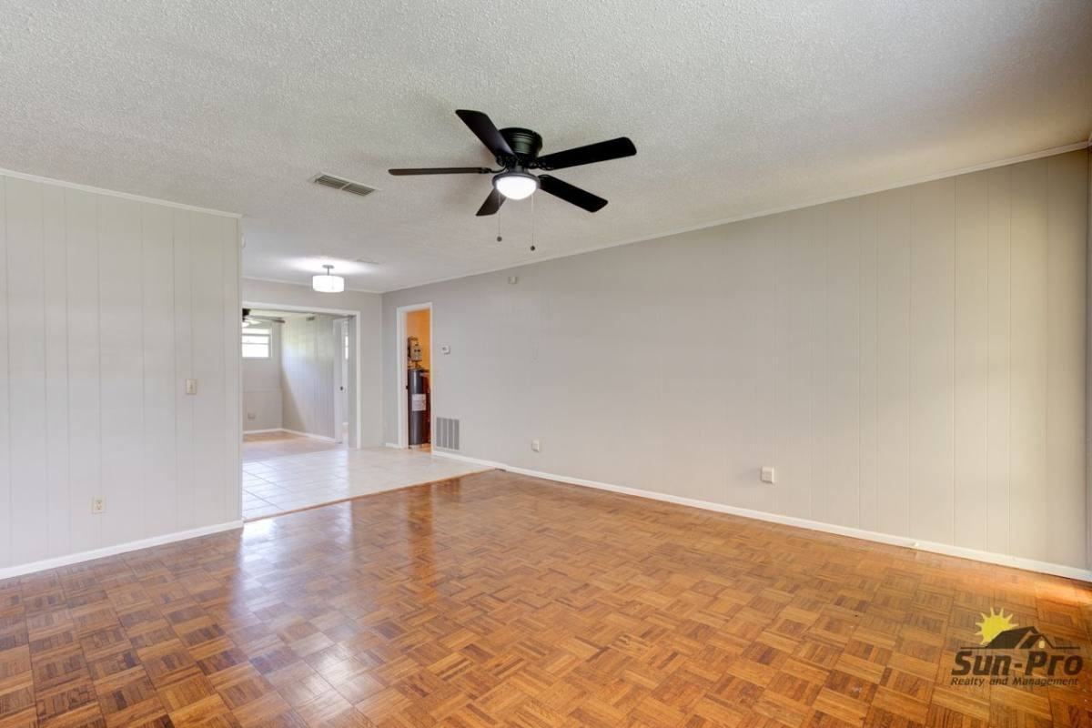 907 Hamilton St - Photo 3 of 10