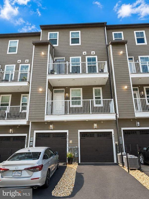 45133 Kincora Dr - Photo 3 of 9