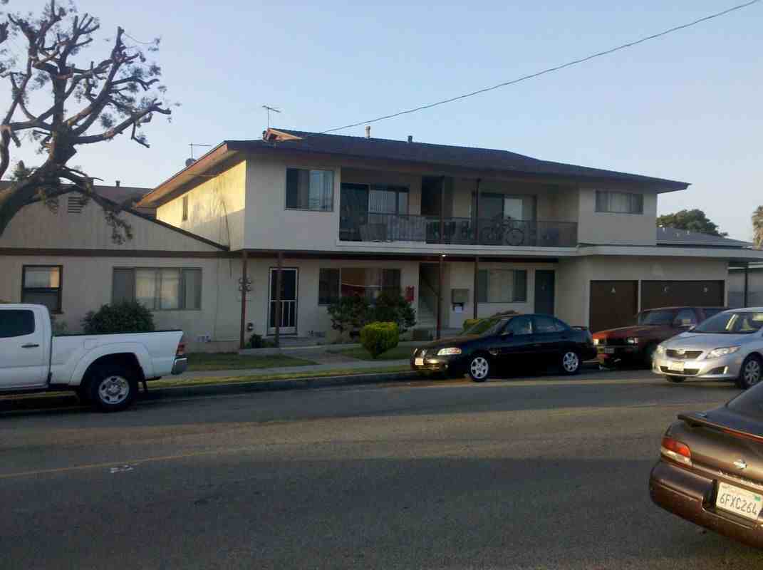 11734 Freeman Ave - Photo 2 of 10