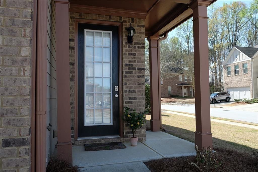 2281 Attewood Dr - Photo 2 of 34