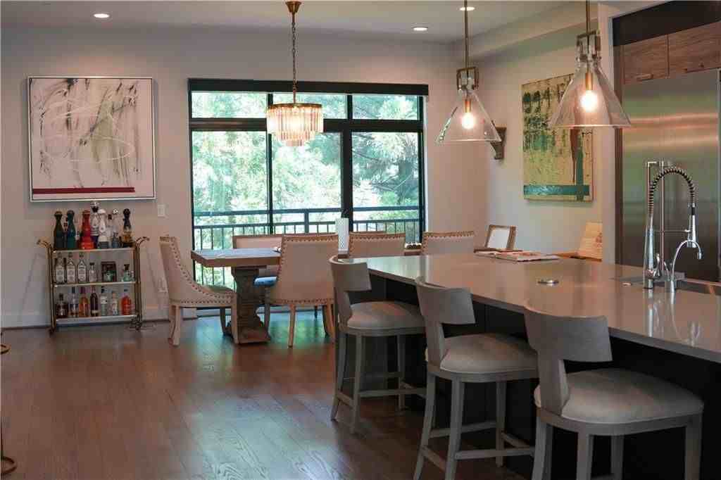 908 Lenox Blvd Ne - Photo 2 of 50