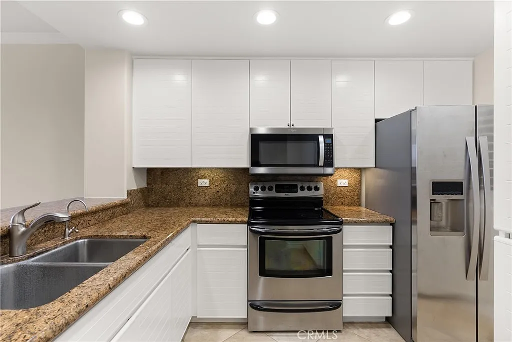 2243 Martin - Photo 2 of 3