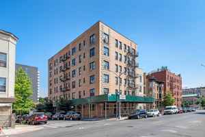 featured image of 700 Oakland Pl #5C