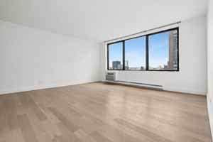 featured image of 1601 3rd Ave #25J