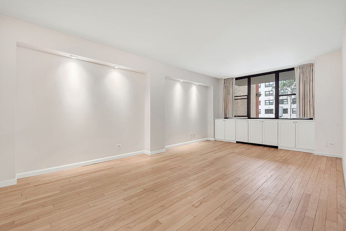 1601 3rd Ave #25J - Photo 6 of 7