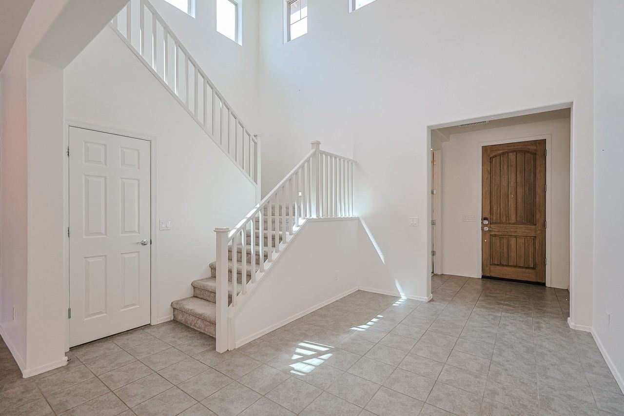 25951 W Tonto Ln - Photo 4 of 40