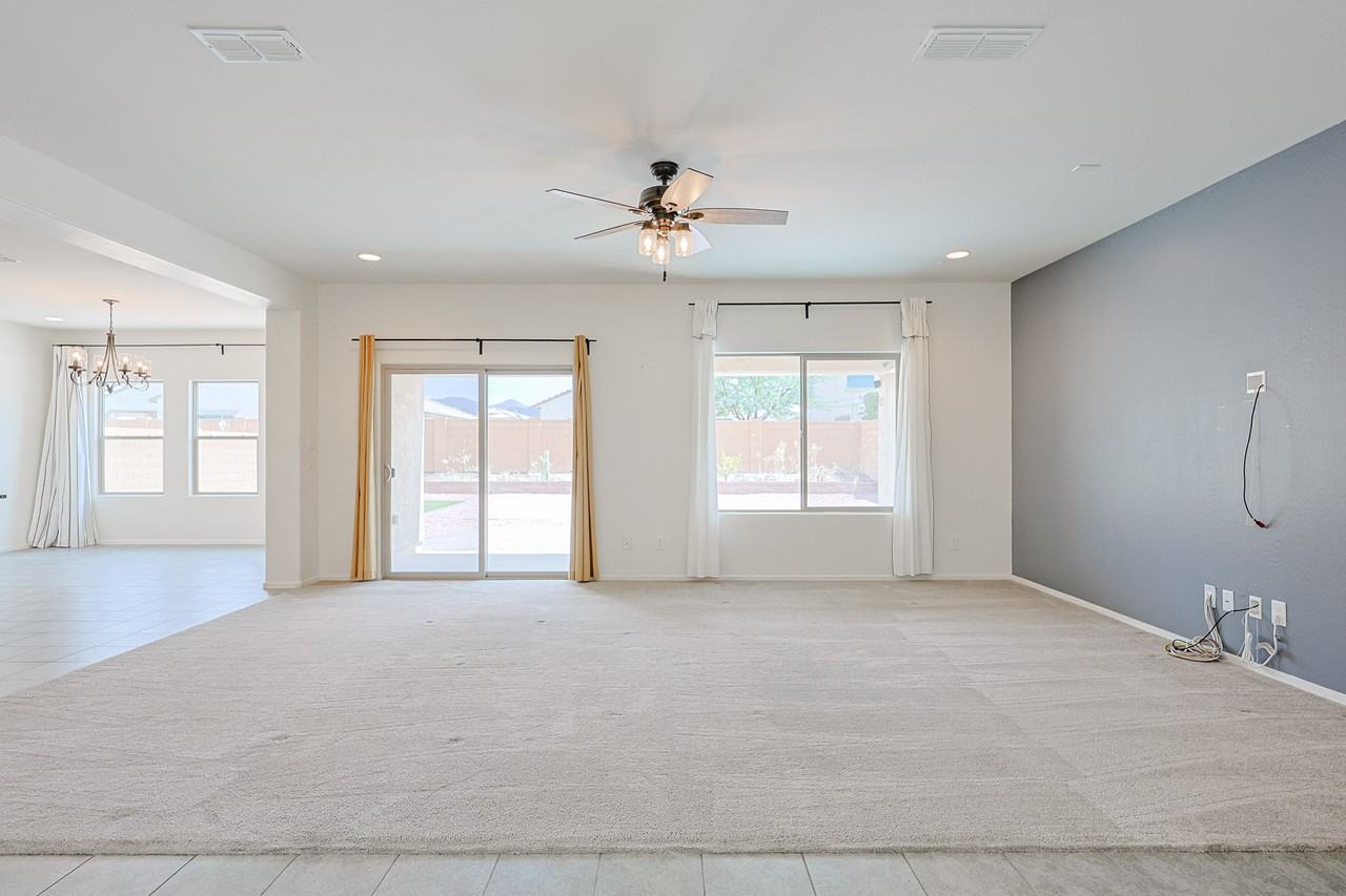 25951 W Tonto Ln - Photo 5 of 40