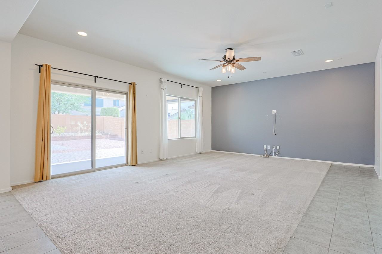 25951 W Tonto Ln - Photo 6 of 40