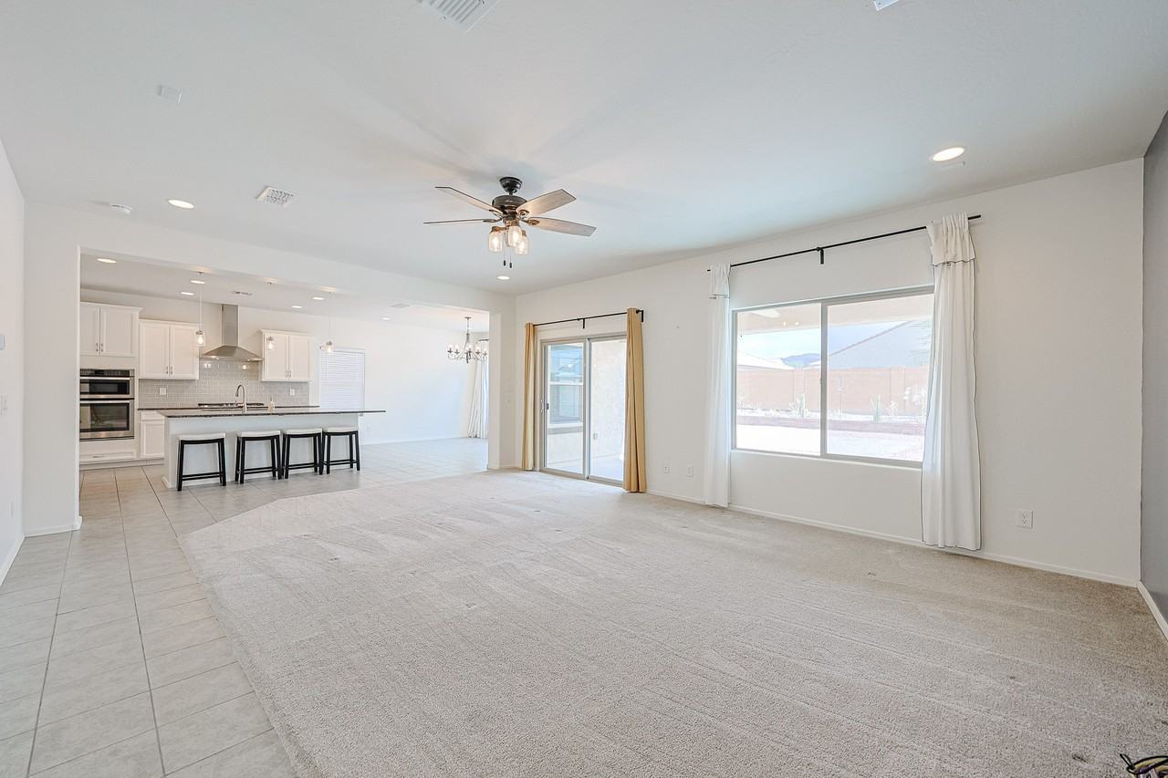 25951 W Tonto Ln - Photo 7 of 40