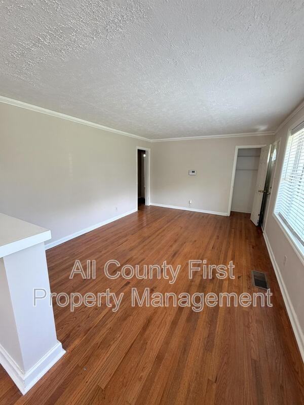 2101 Holly Hill Dr - Photo 2 of 18