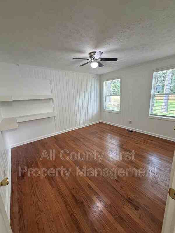 2101 Holly Hill Dr - Photo 4 of 18
