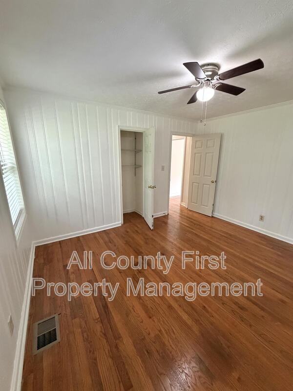 2101 Holly Hill Dr - Photo 5 of 18
