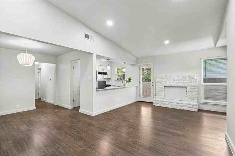826 King Albert St - Photo 4 of 29