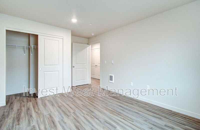 404 Neavenue #102 - Photo 6 of 26
