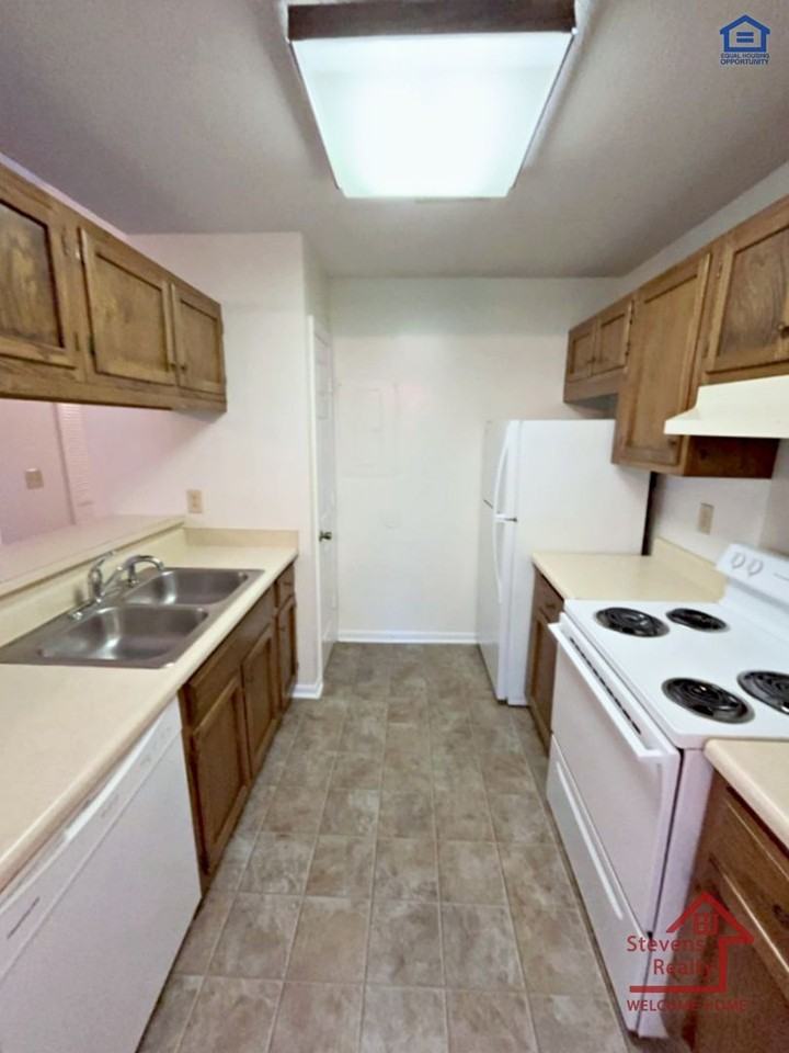 Creekwood Apartments - Photo 7 of 24