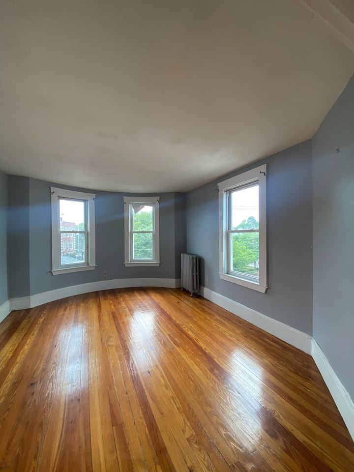 658 Metropolitan Ave #3 - Photo 3 of 16