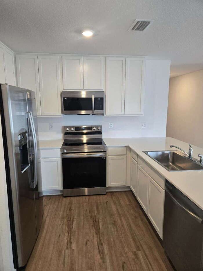 4607 Carlstrom Ln - Photo 2 of 14