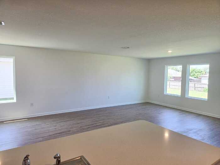 4607 Carlstrom Ln - Photo 4 of 14