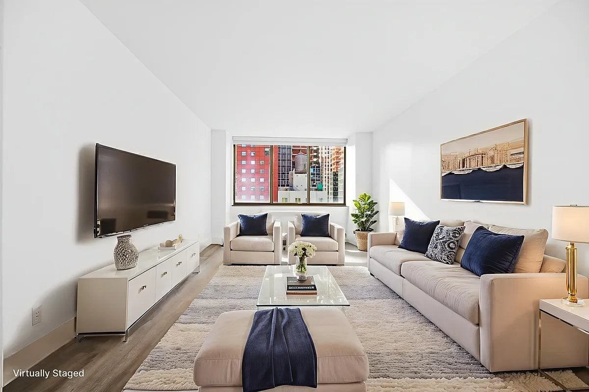 245 E 44th St #24C