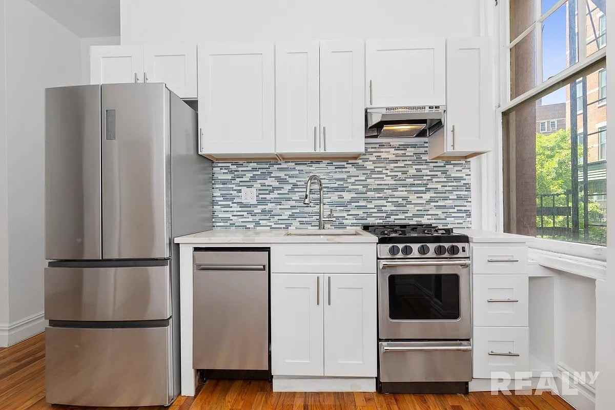 90 Bank St #5A - Photo 2 of 2