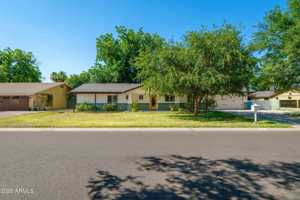 featured image of 121 W Orchid Ln