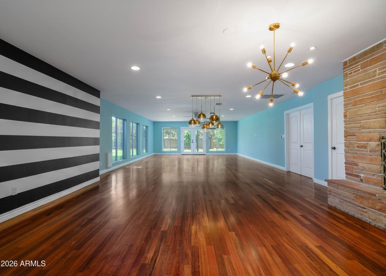 121 W Orchid Ln - Photo 5 of 38