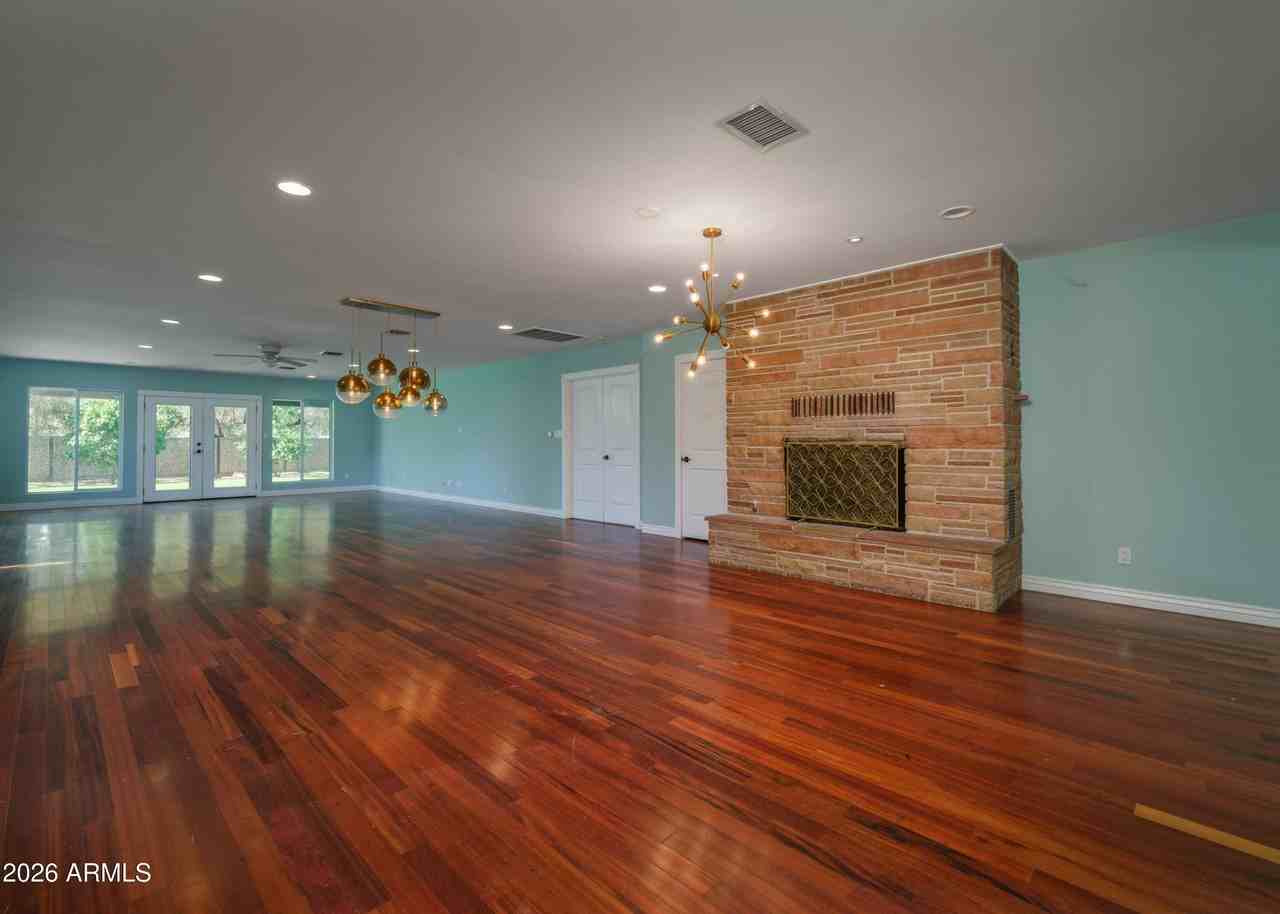 121 W Orchid Ln - Photo 7 of 38