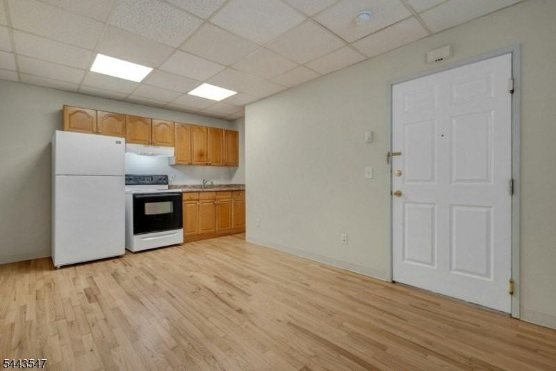377 Park St #C - Photo 5 of 15