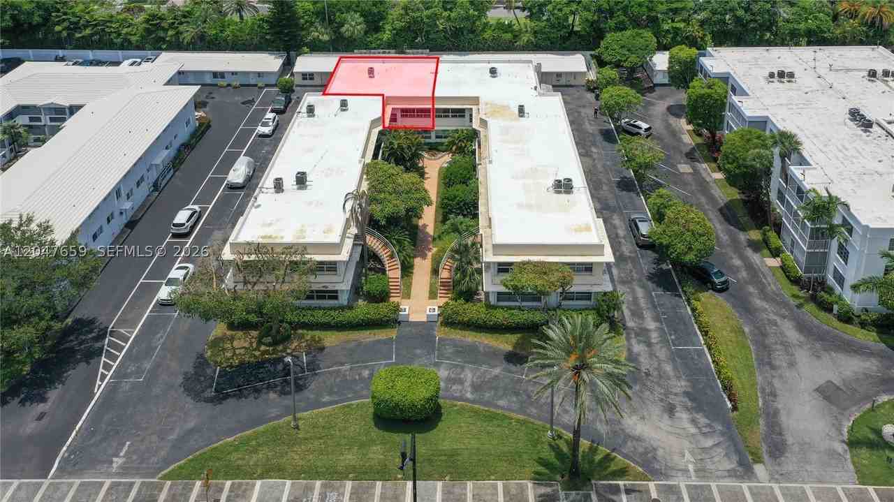9940 Collins Ave #10 - Photo 3 of 36