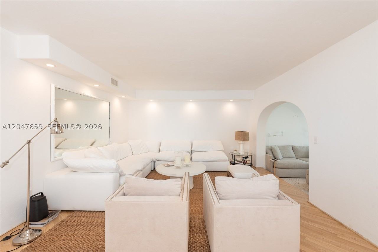 9940 Collins Ave #10 - Photo 4 of 36