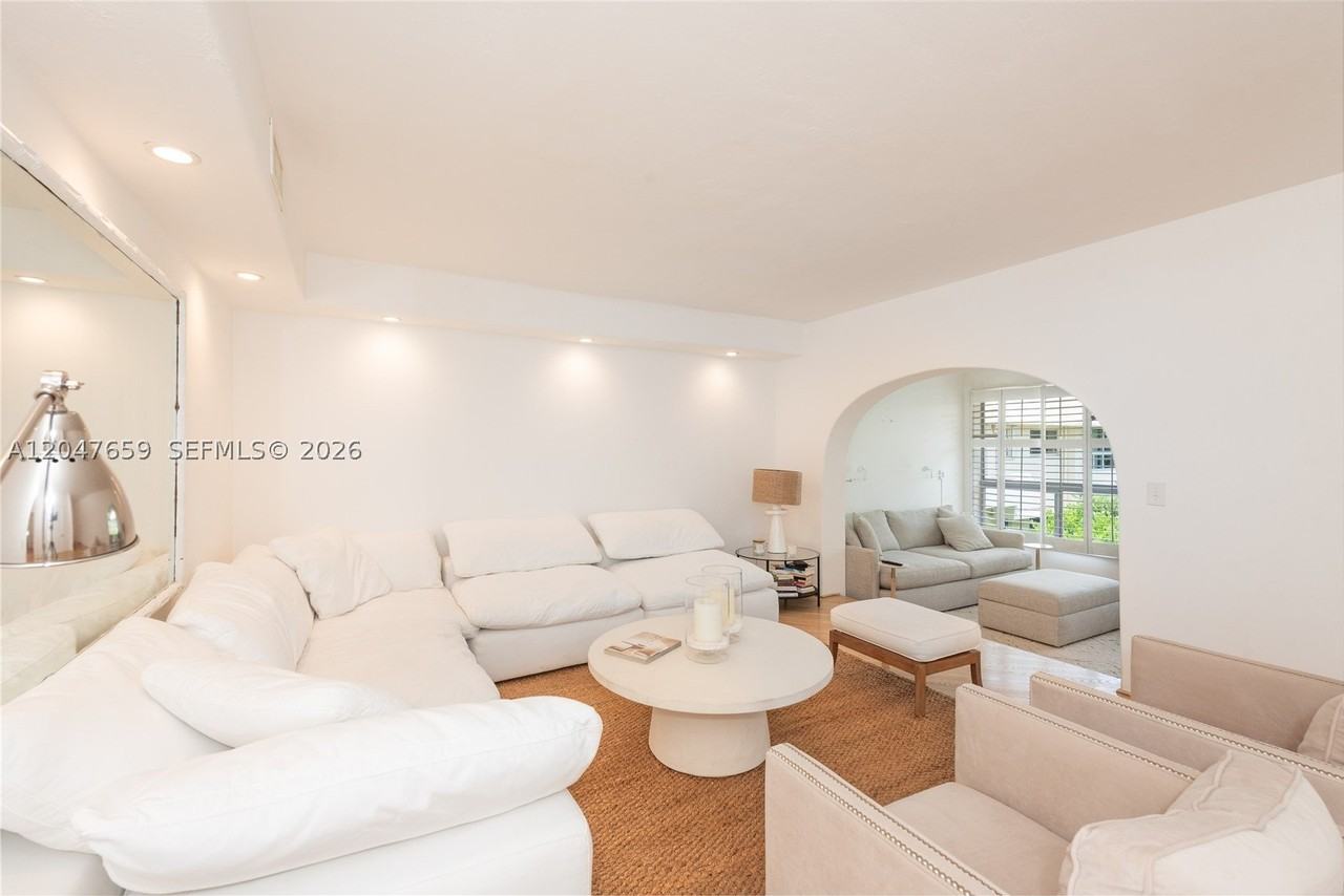 9940 Collins Ave #10 - Photo 6 of 36