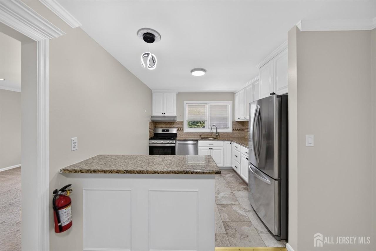 42-A Woodedge Ave #8 - Photo 4 of 16