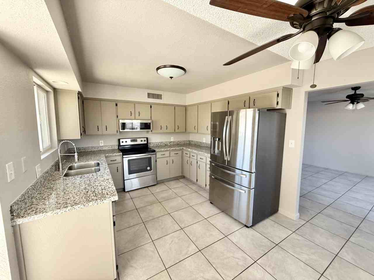1265 S 13th Ave - Photo 2 of 22