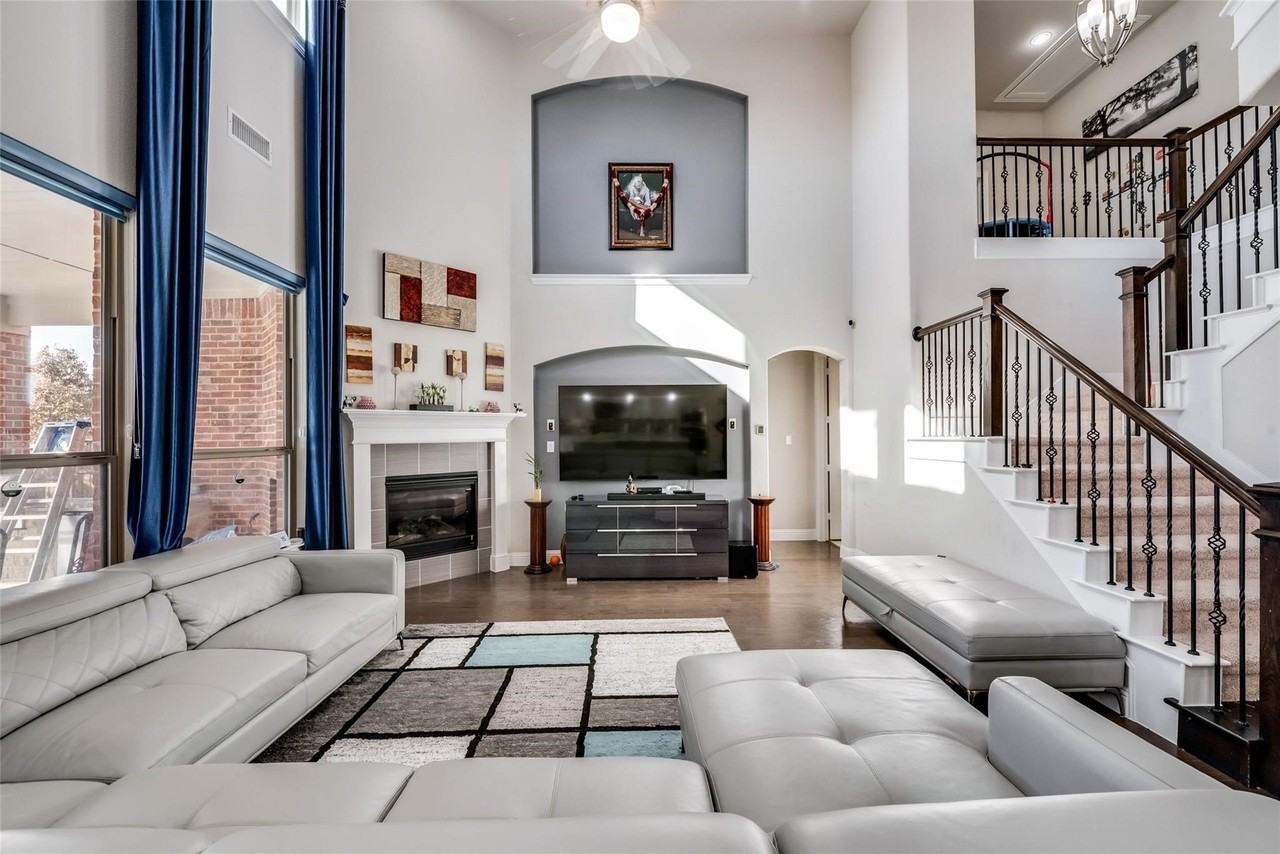 7207 Arches Ave - Photo 3 of 21