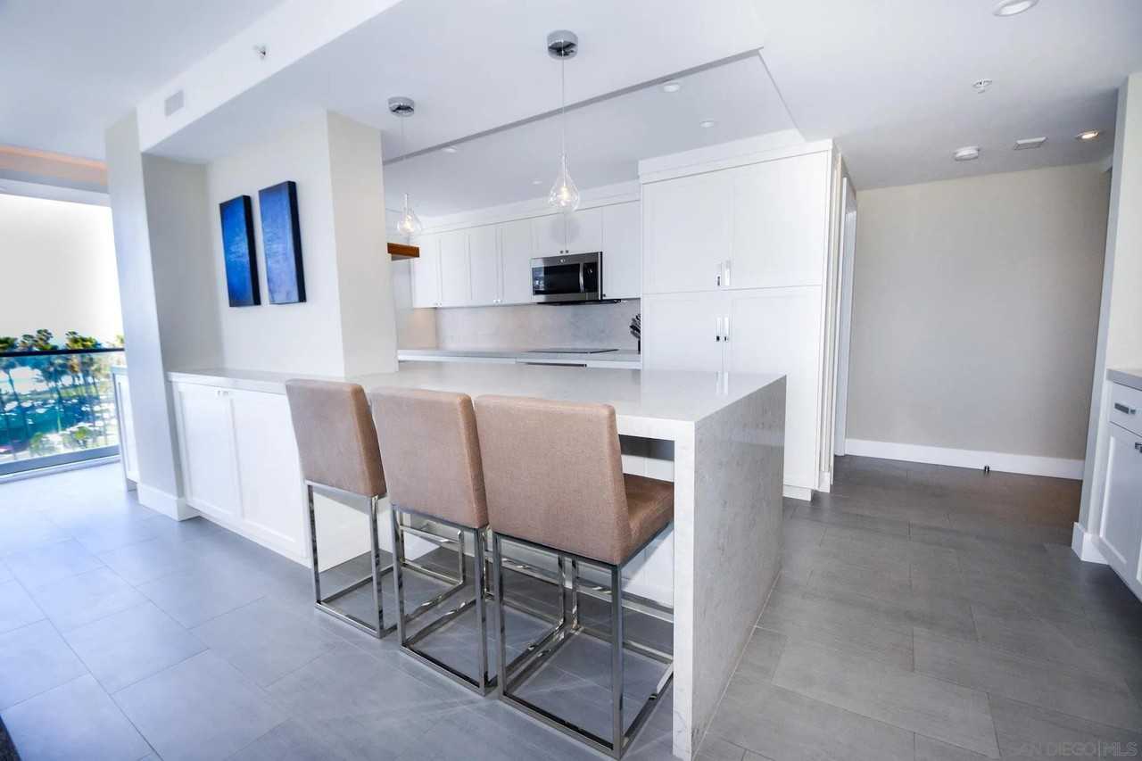 1820 Avenida Del Mundo #502 - Photo 5 of 21