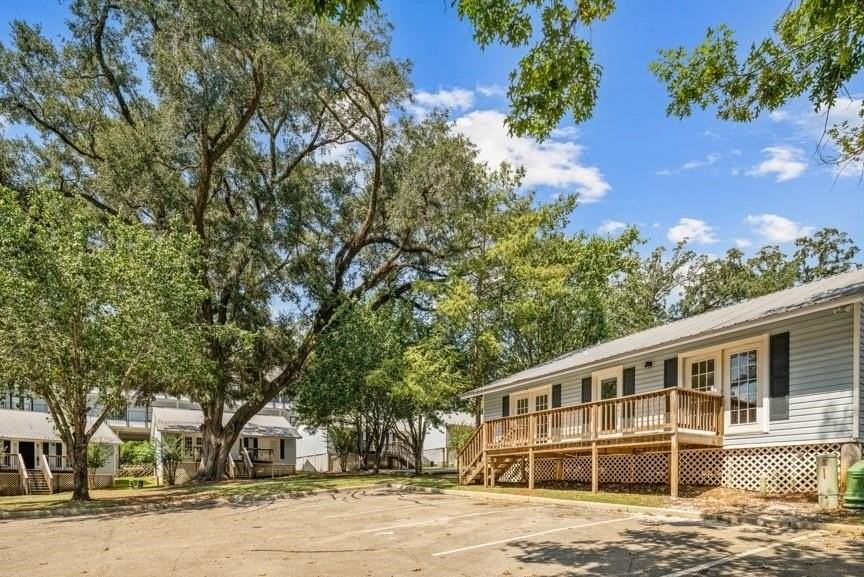 2218 Magnolia Cir #204 - Photo 3 of 16