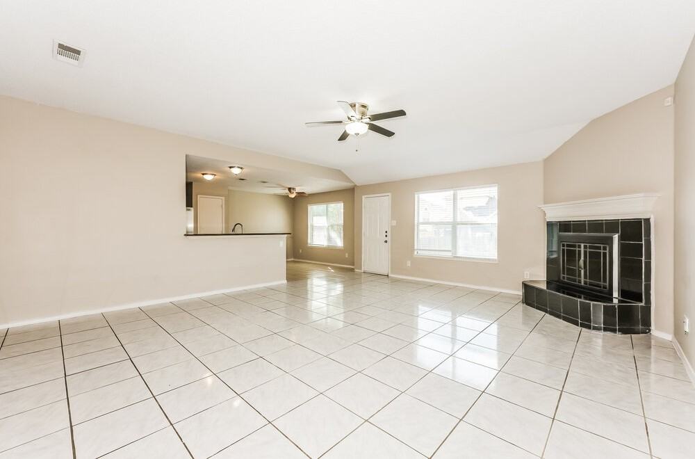 617 Saint Eric Dr - Photo 4 of 16