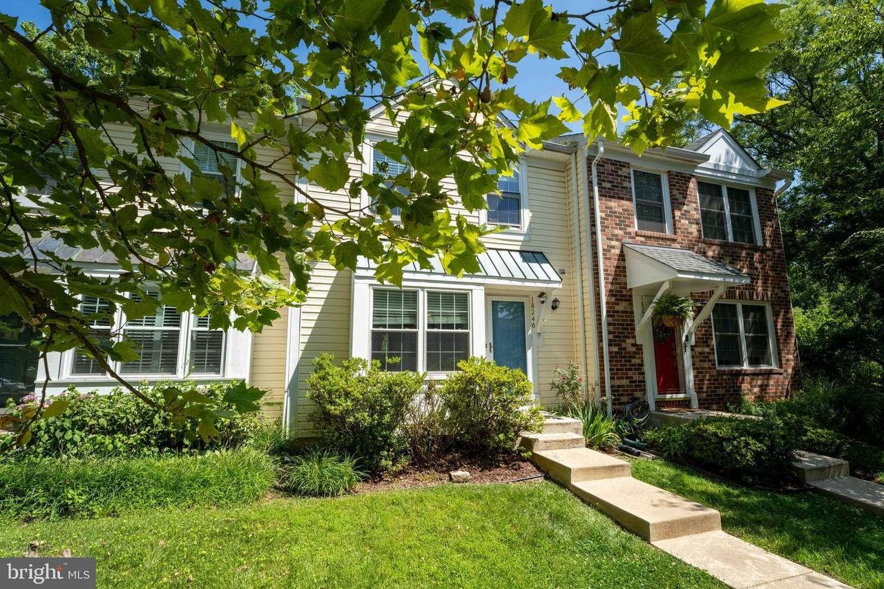 18246 Fox Chase Cir - Photo 2 of 28