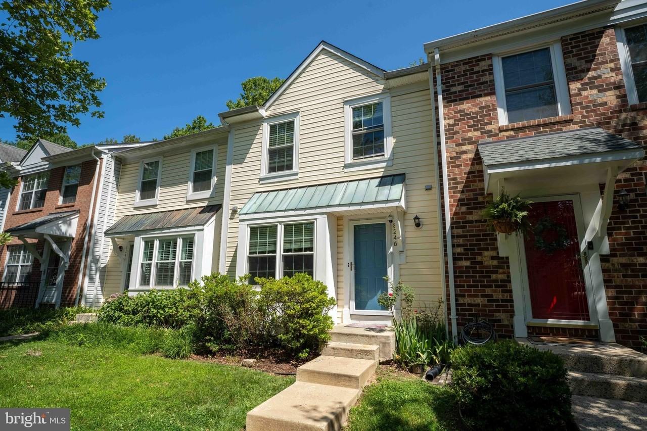 18246 Fox Chase Cir - Photo 3 of 28