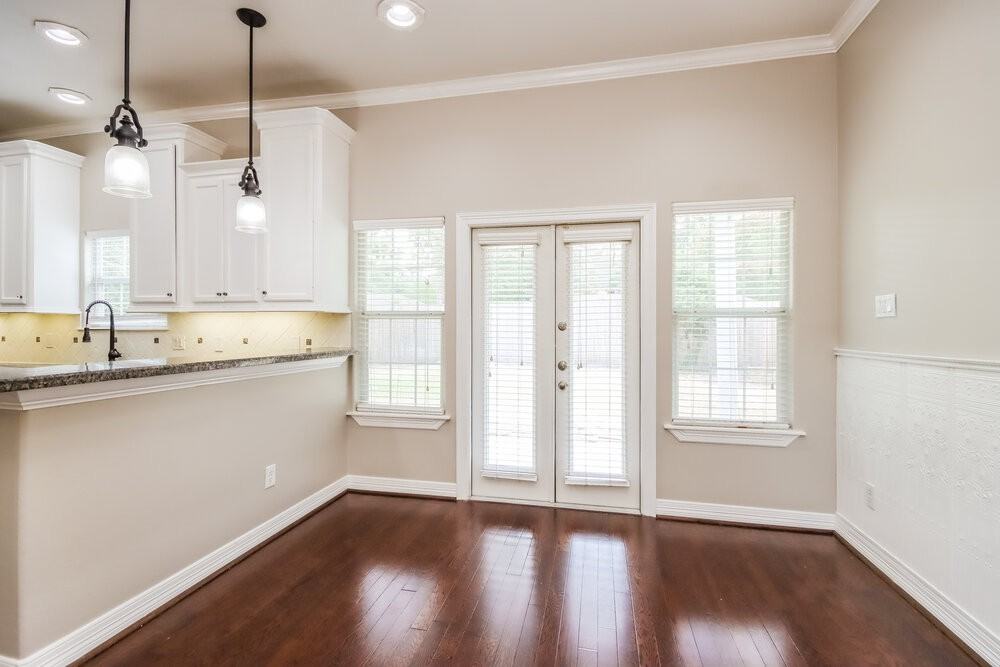409 Robinwood Dr - Photo 6 of 17