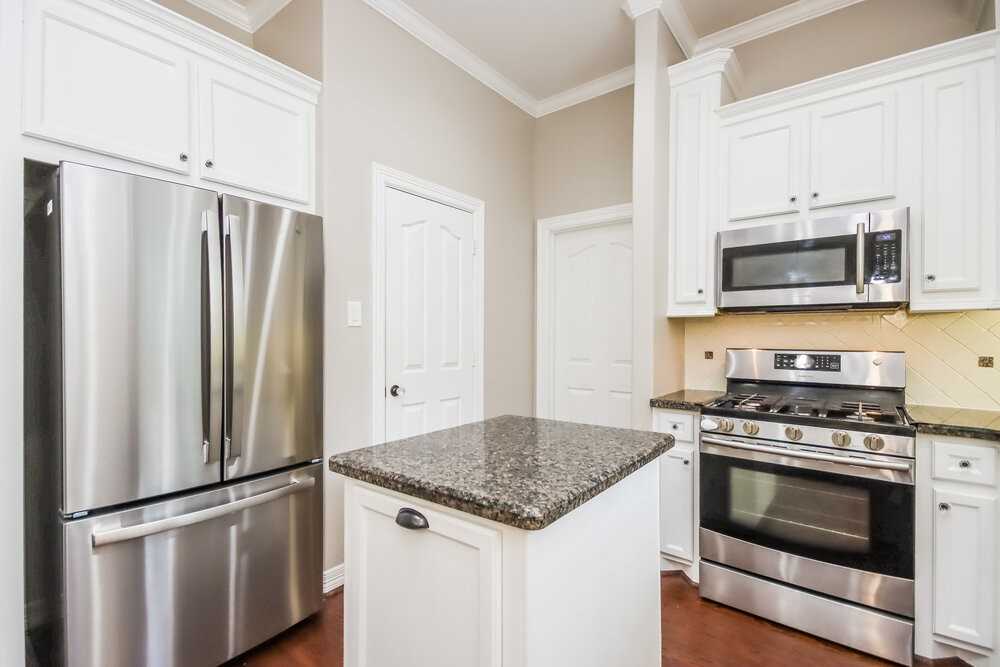 409 Robinwood Dr - Photo 7 of 17