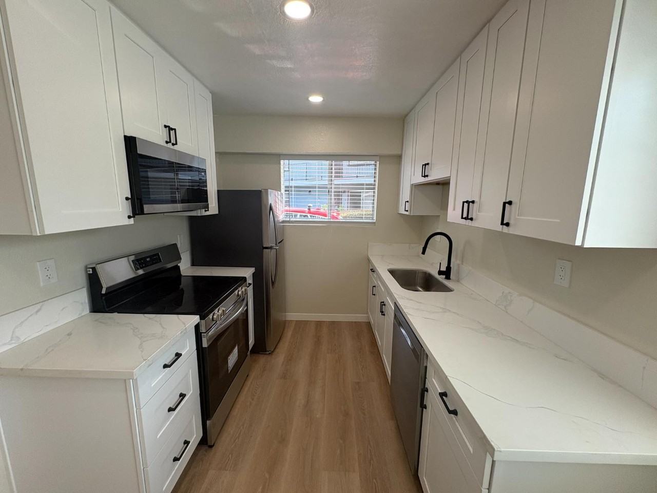 328 South Weitzel Street - Photo 7 of 48
