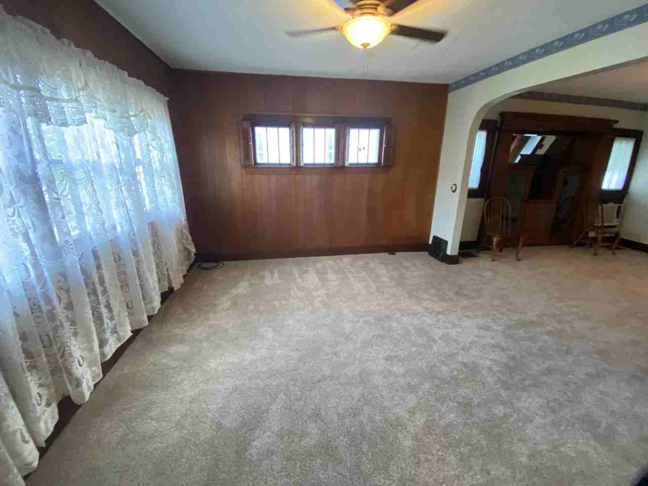 1317 W 9th St - Photo 4 of 20