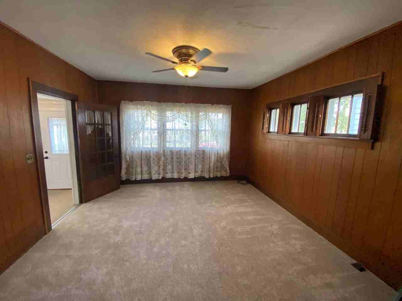 1317 W 9th St - Photo 6 of 20