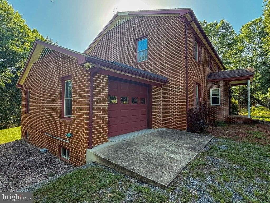11 Hickory Ln - Photo 4 of 50