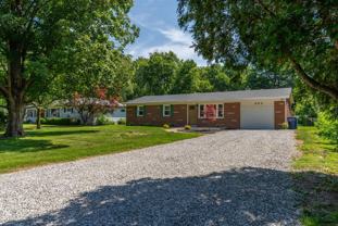 462 Woodview Dr - Photo 1 of 1