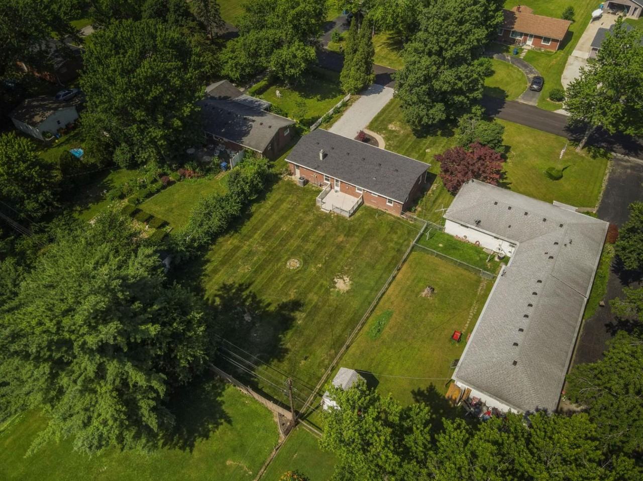 462 Woodview Dr - Photo 3 of 20